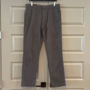 Banana Republic men’s Aiden dark gray chino 33x32